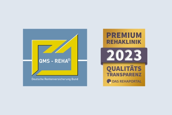 Ein Bild des QMS-Reha-Siegels und des Premium-Reha-Klinik-Siegels.